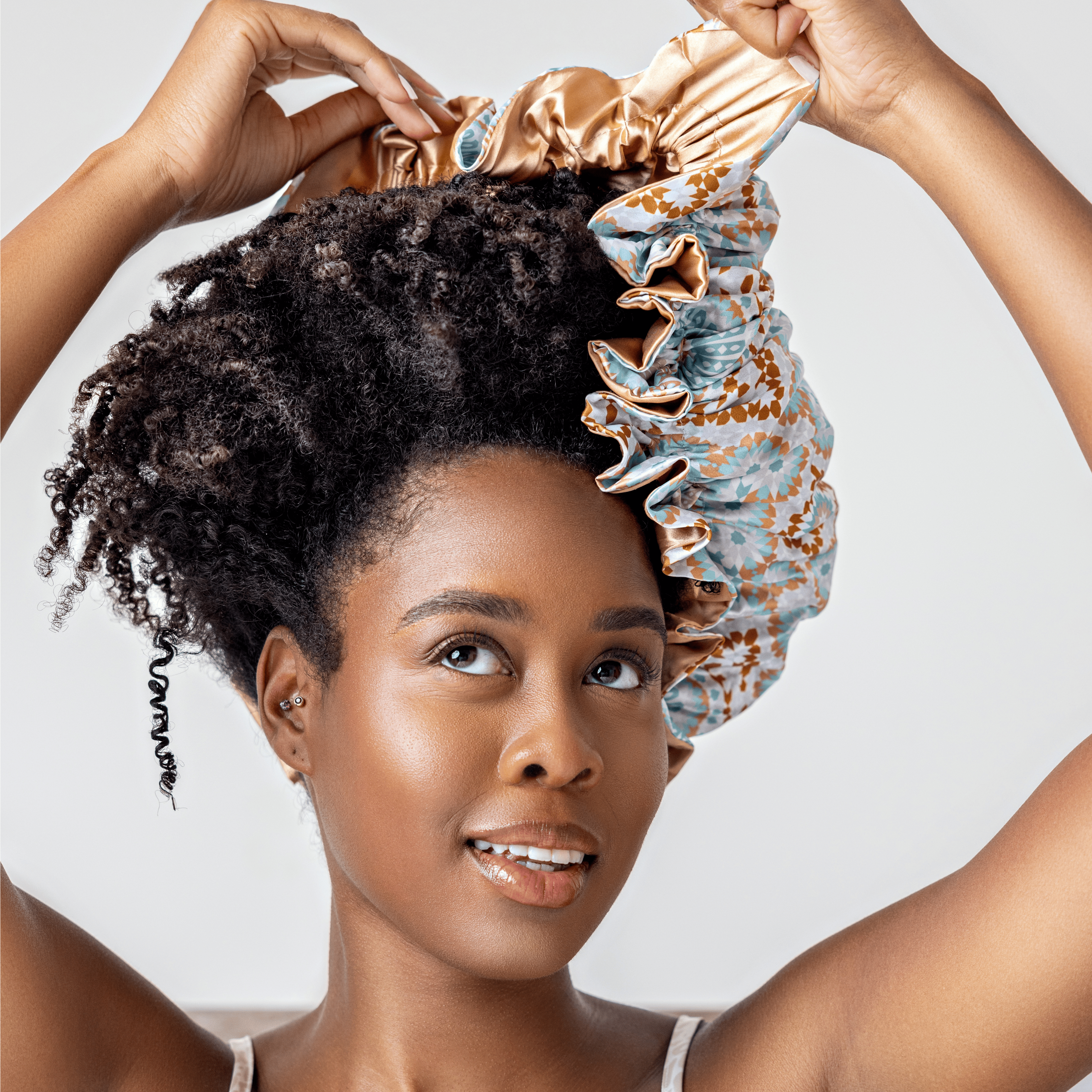 Bounce Curl Satin Hair Bonnet Schlafhaube für Locken verstellbar