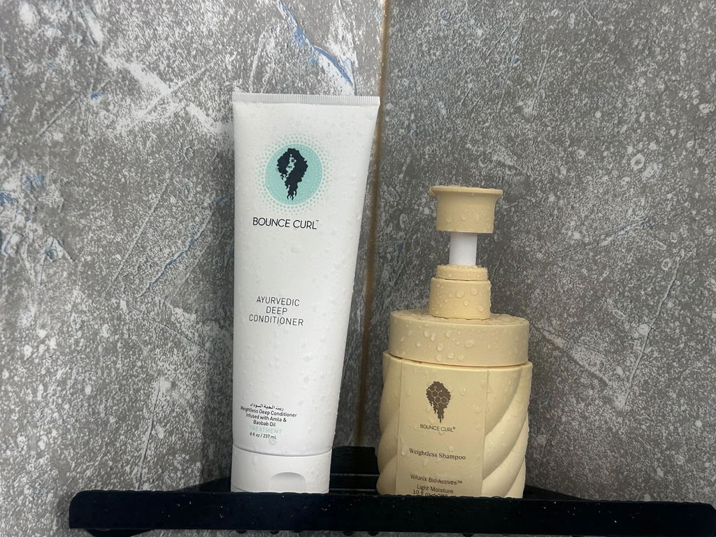 Bounce Curl Weightless Shampoo Shampoo für Volumen bei fettigem Haar